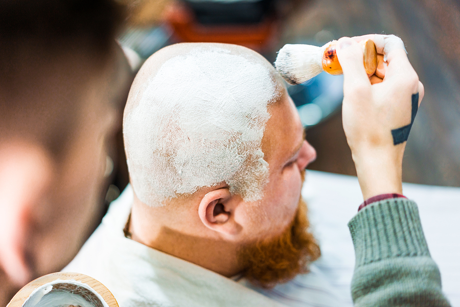 Glatze rasieren nach einer Haartransplantation