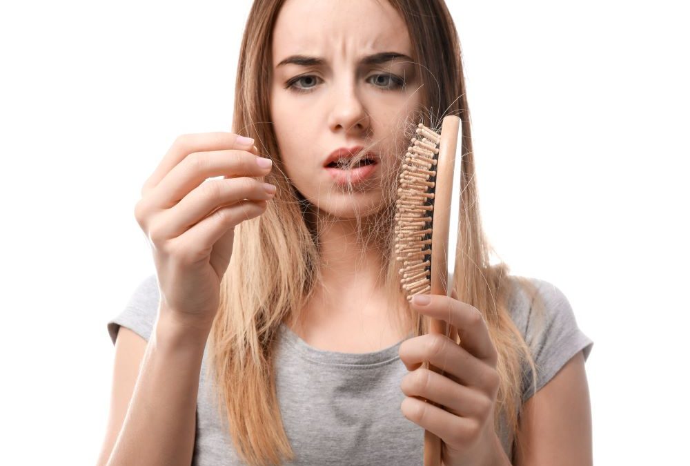 Haarausfall – wie es dazu kommt und was dagegen hilft